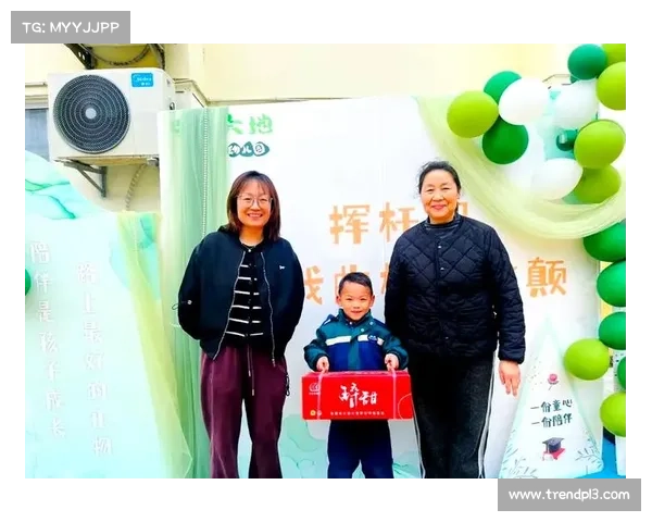萌娃与家长同场竞技莫旗幼儿园亲子曲棍球赛精彩上演 萌娃与家长同场竞技莫旗幼儿园亲子曲棍球赛精彩上演